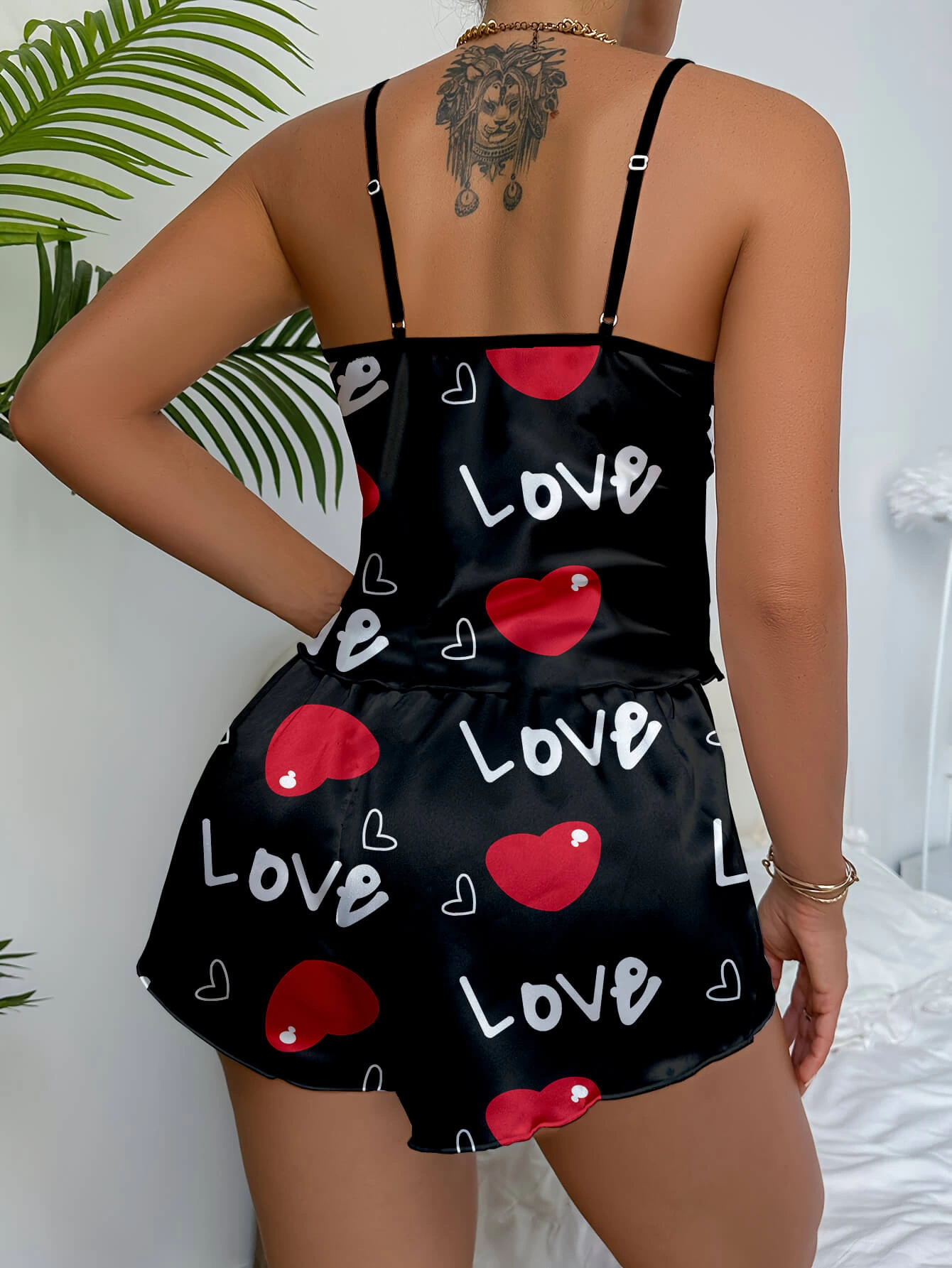 Aşk Temalı Kalp Desenli Siyah Saten Şortlu Gecelik Takım - 2