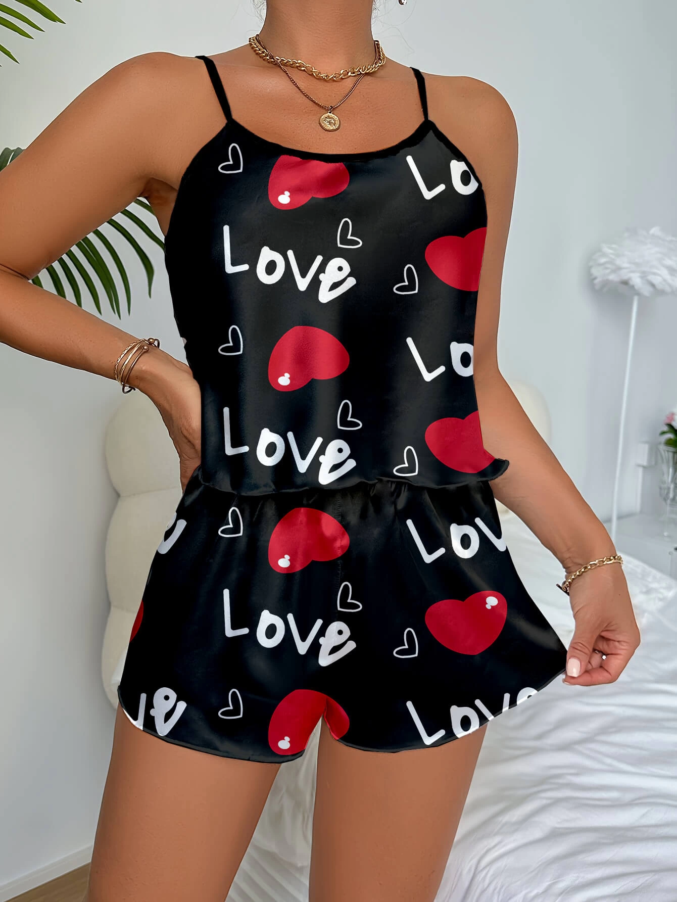 Aşk Temalı Kalp Desenli Siyah Saten Şortlu Gecelik Takım - 3